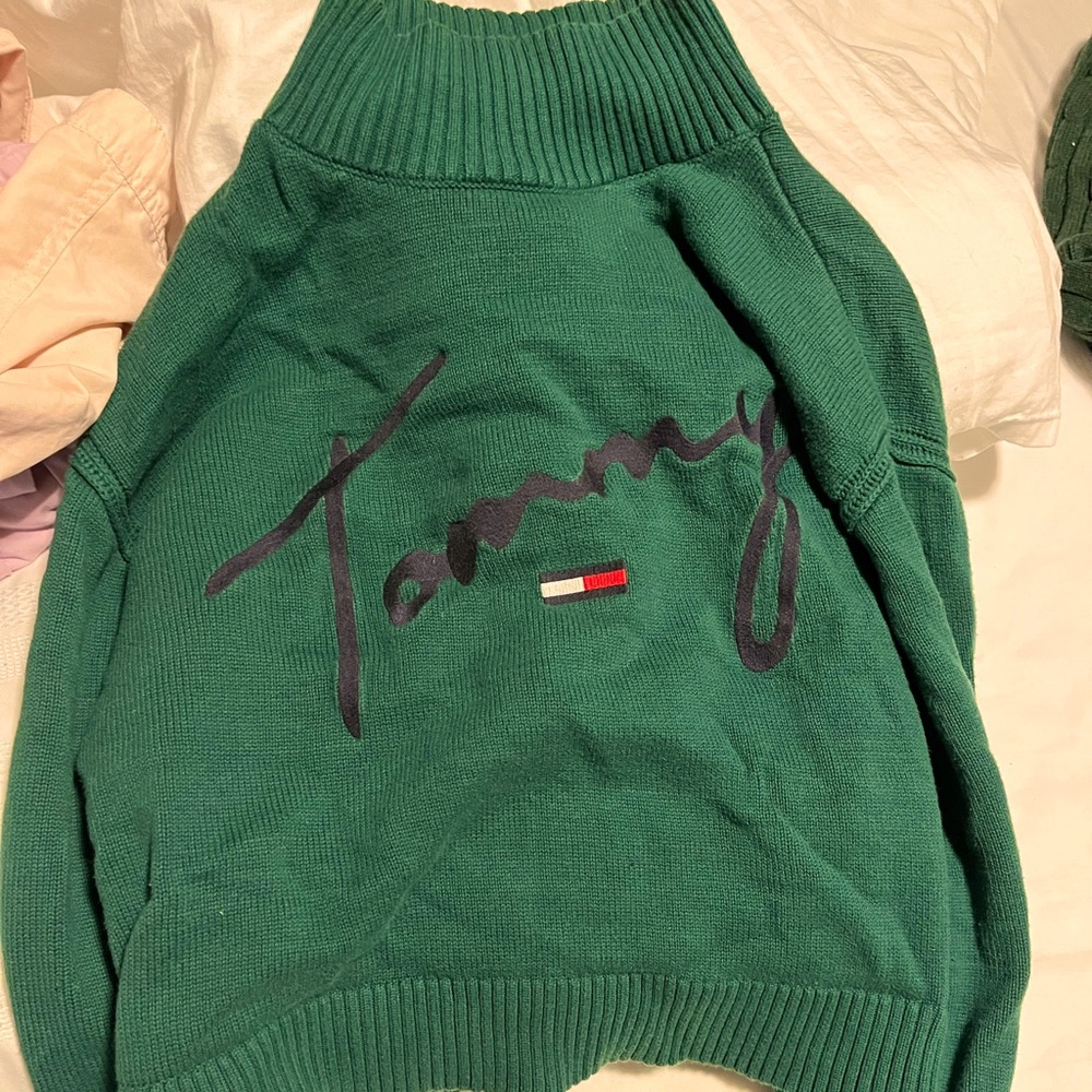 Tommy Hilfiger size S collar sweater